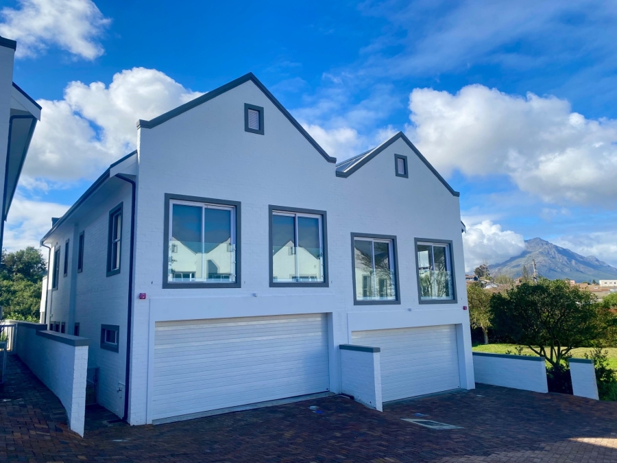 3 Bedroom Property for Sale in Gevonden Estate Western Cape